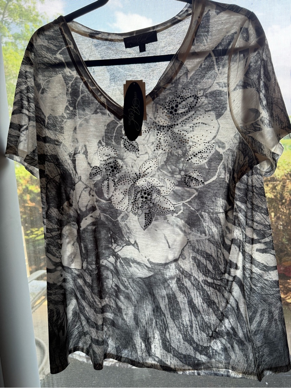 V-Neck Short Sleeve Floral Sheer Top in Black and White